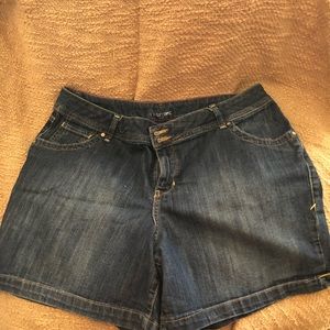 Lane Bryant ladies jean shorts